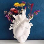 Vase en forme de coeur humain